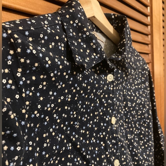 SOLD High Sierra Floral Size Small 1/2 Sleeve Button Up - Picture 3 of 7